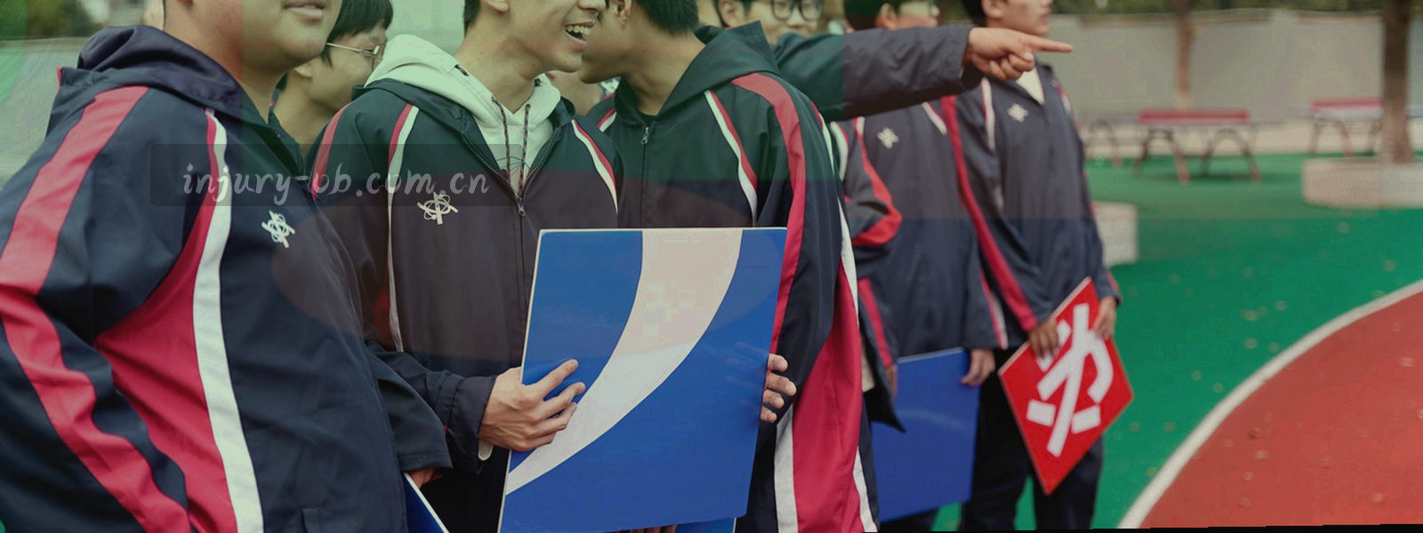 横向时间轴，自左向右标注赛前二十四小时伤停首更、赛前三点五小时定稿、赛季结束后四十五天归档三个节点